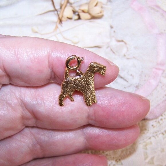 Vintage Sterling Silver Vermeil Charm - Standing Airedale Terrier - Picture 2 of 3